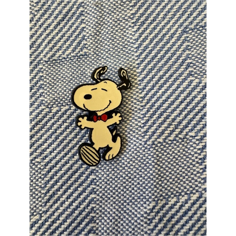 Peanuts Snoopy Enamel Pin - White with Red Bow